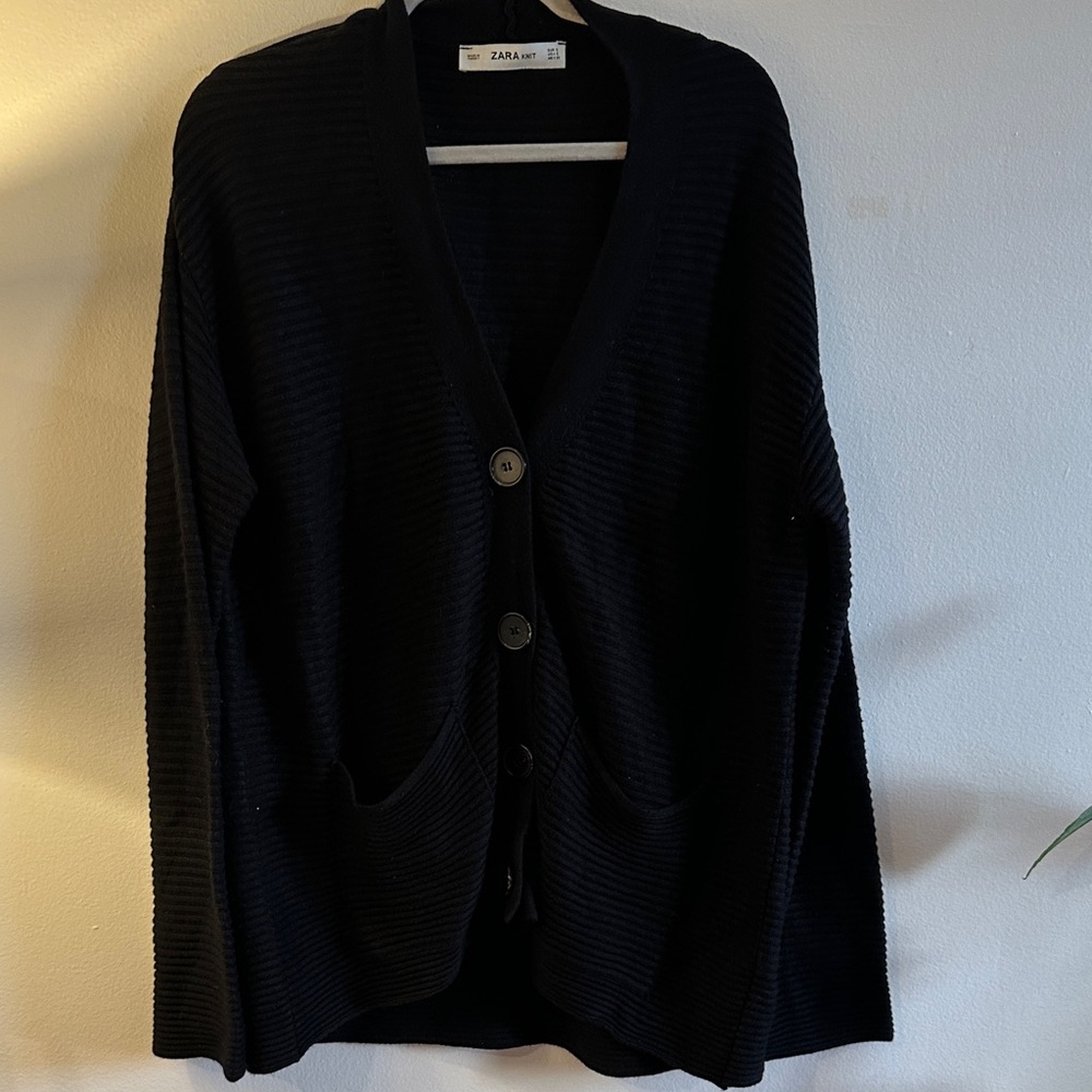 Zara Women's Black Buttoned Cardigan -Preloved